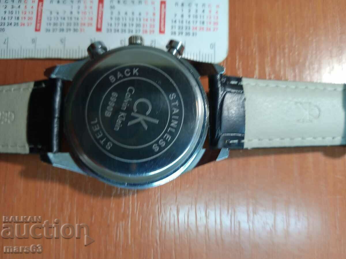 Auction  quartz watch with date