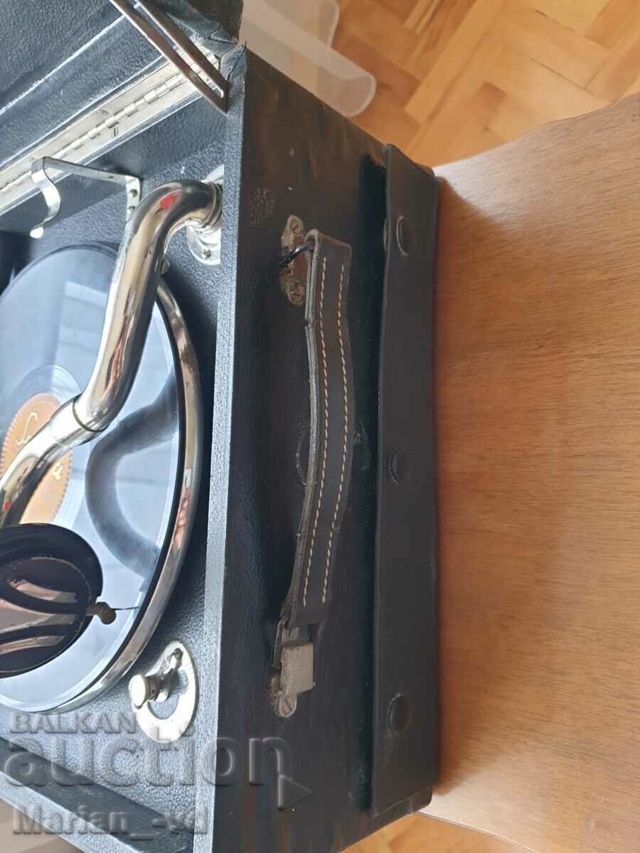 Delivery of Old English turntable with crank Delivery of Old English turntable with crank