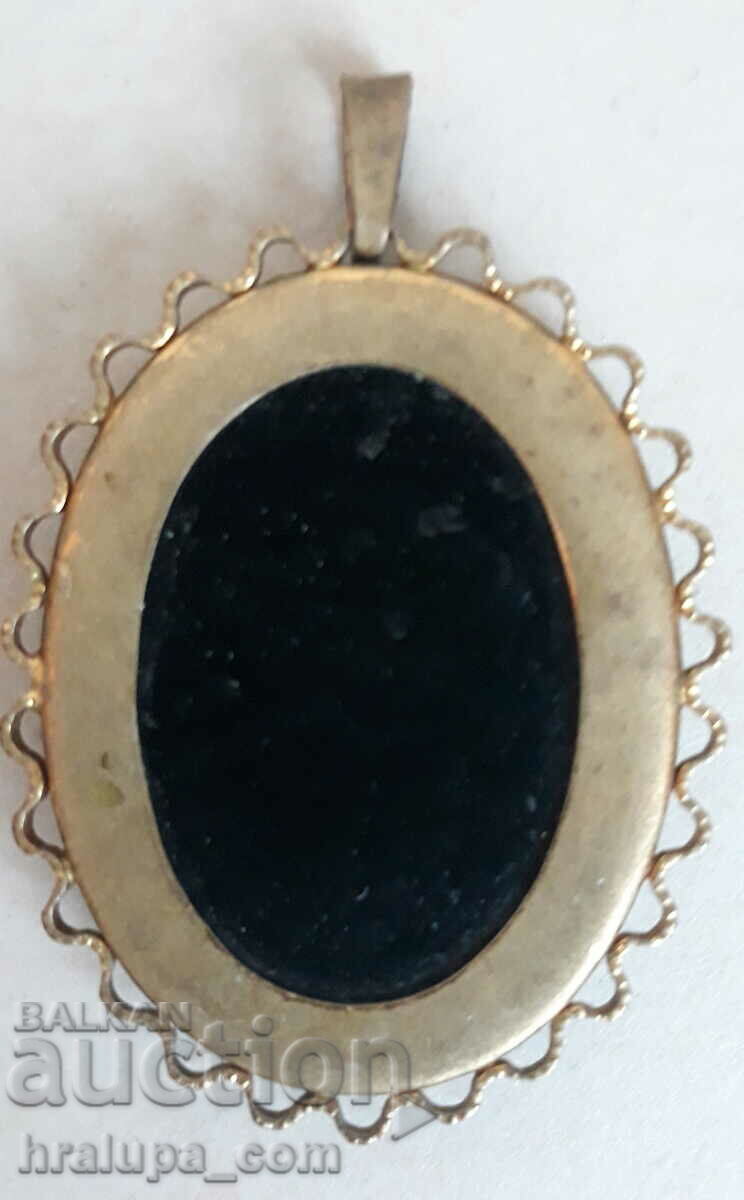 Old Victorian pendant locket with price 30.00 BGN | € 15.34 Old Victorian pendant locket with price 30.00 BGN | € 15.34
