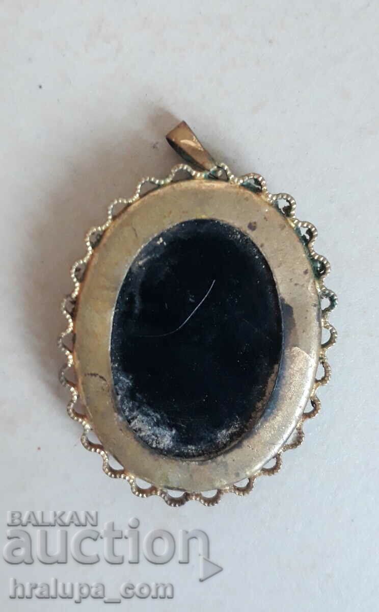Old Victorian pendant locket with price 30.00 BGN | € 15.34