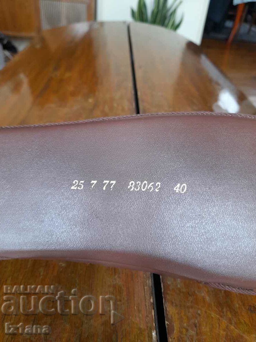 Licitație Pantofi vechi, papuci