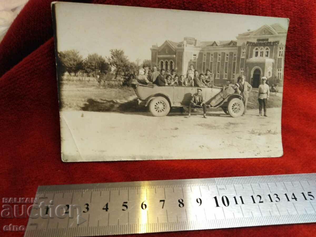 .ROYAL PHOTO-RETRO CAR with price 25.00 BGN | € 12.78 .ROYAL PHOTO-RETRO CAR with price 25.00 BGN | € 12.78