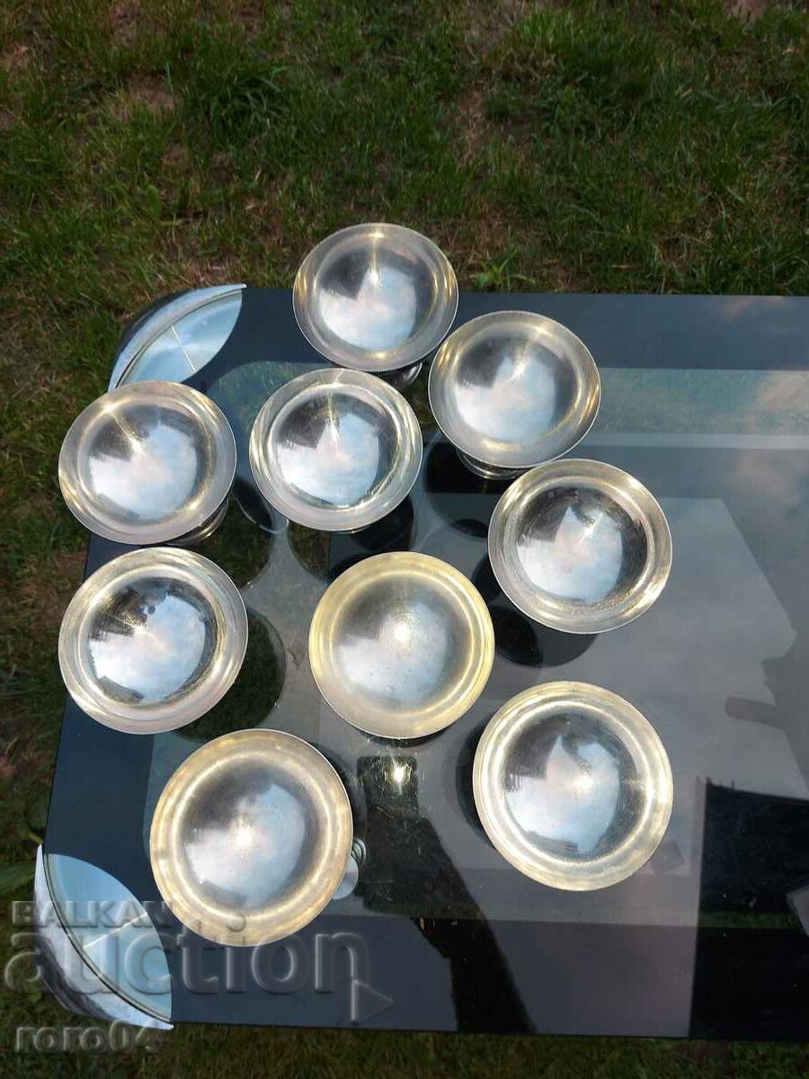 Auction  ICE CREAM CUPS - 9 PCS