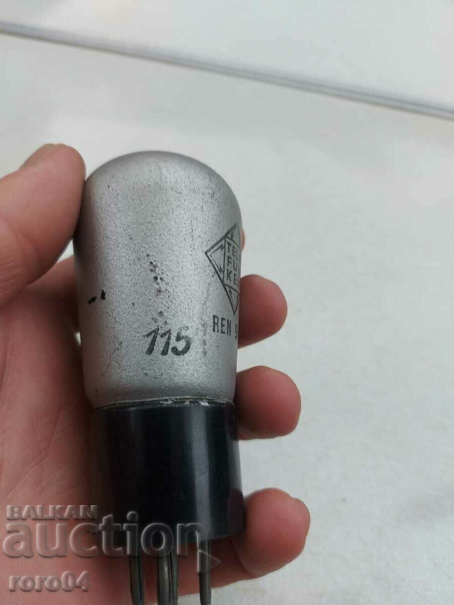 Delivery of TELEFUNKEN REN 904 RADIO LAMP Delivery of TELEFUNKEN REN 904 RADIO LAMP