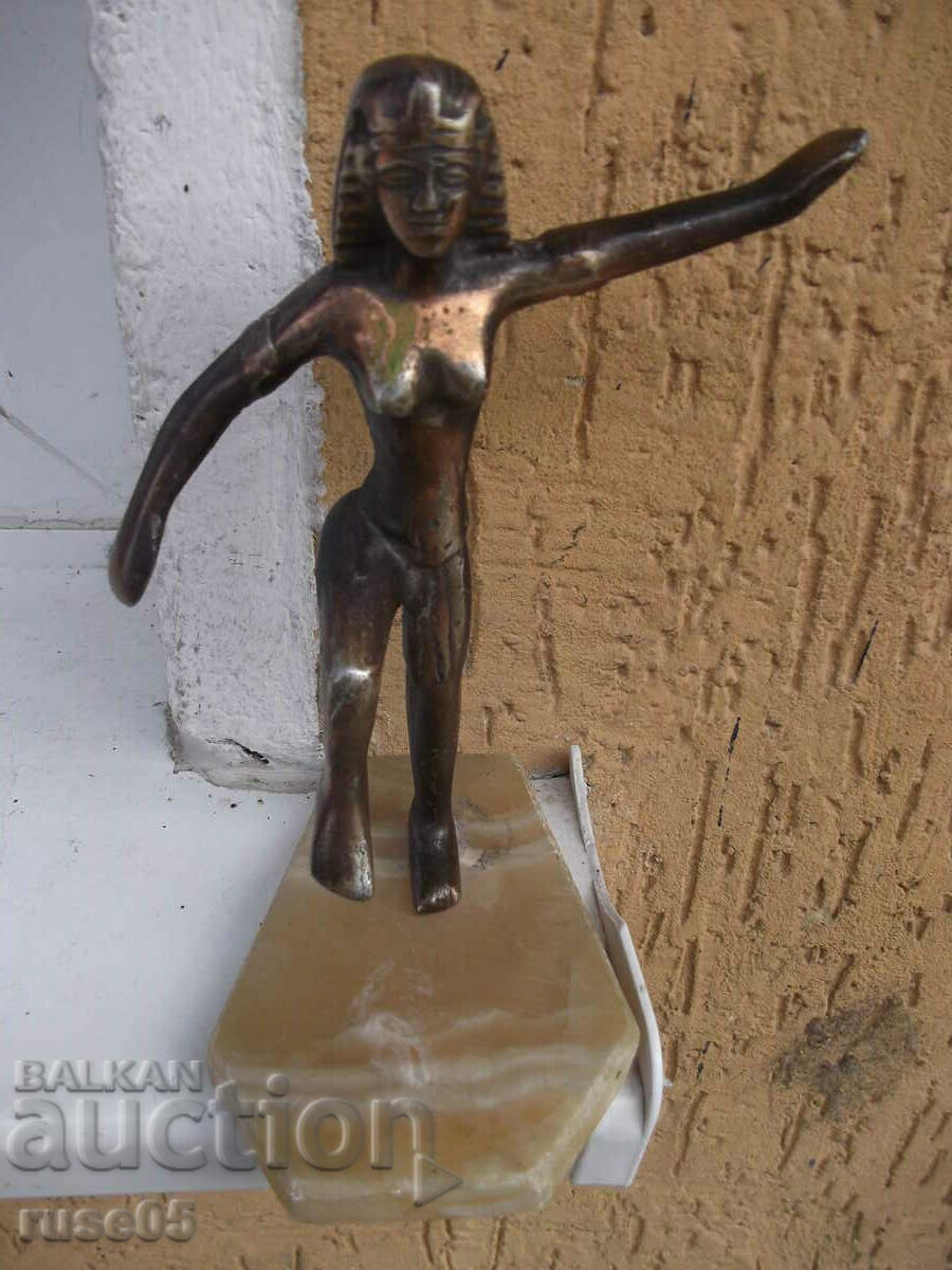 Статуетка "Жена от древен Египет" метална върху мрамор