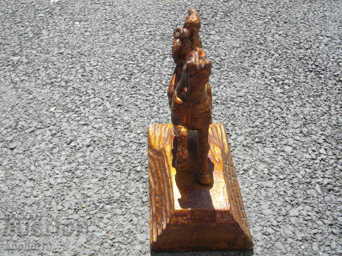 Доставка на СТАРА МЕТАЛНА ФИГУРА СТАТУЕТКА КОННИК Доставка на СТАРА МЕТАЛНА ФИГУРА СТАТУЕТКА КОННИК