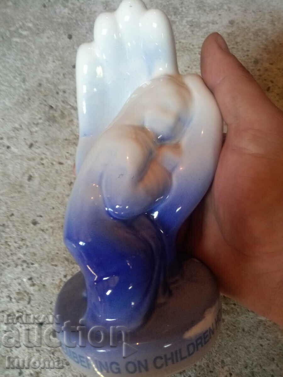 Suvenir din porțelan cu preț € 4.99 | 9.76 BGN Suvenir din porțelan cu preț € 4.99 | 9.76 BGN