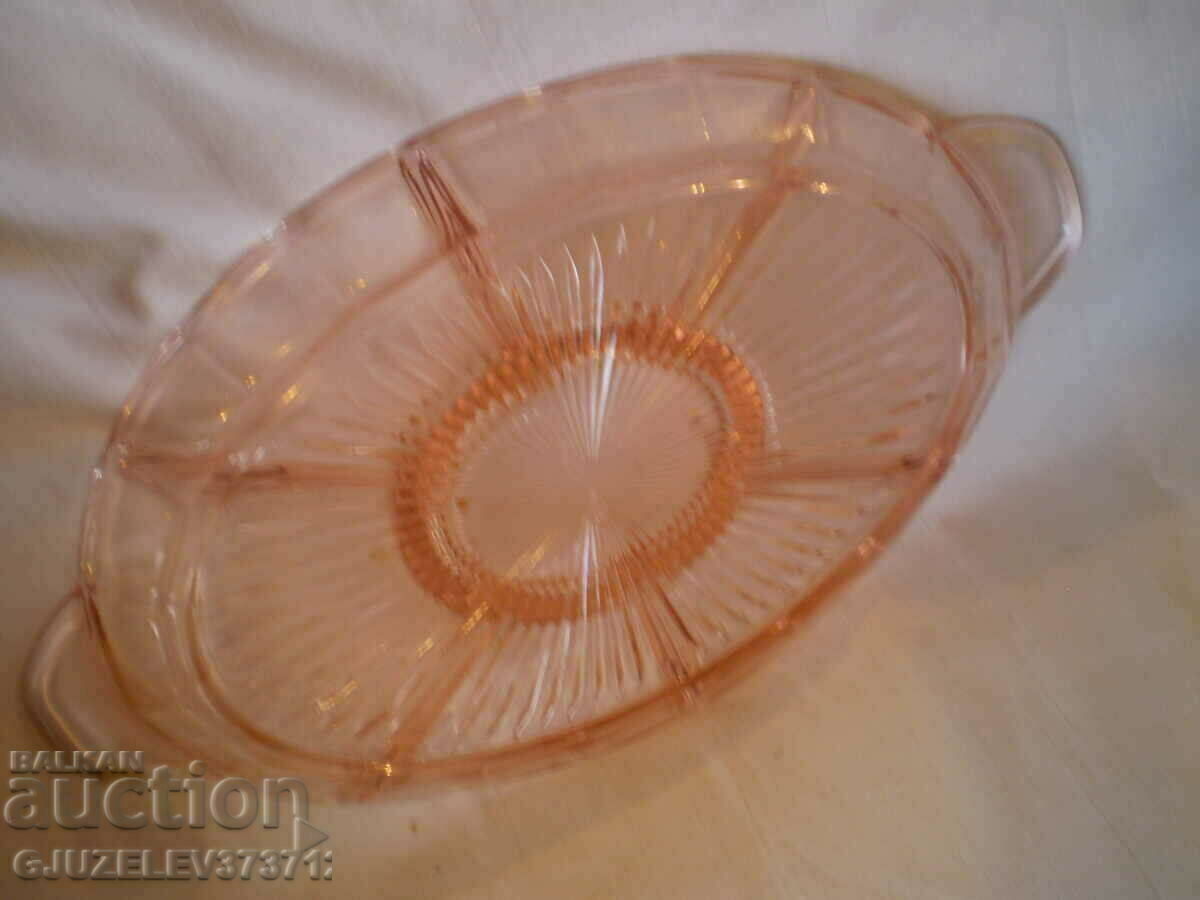 Delivery of Art Deco glass plate for hors d'oeuvres pink color