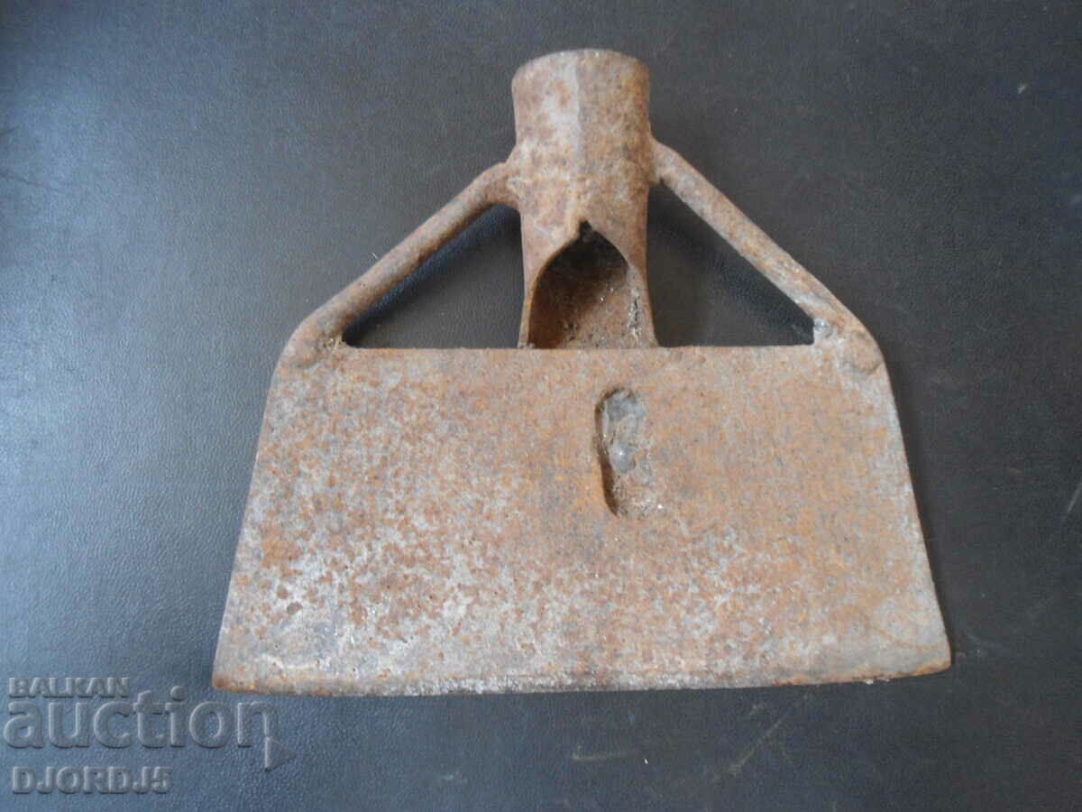 Old tool with price 7.00 BGN | € 3.58 Old tool with price 7.00 BGN | € 3.58