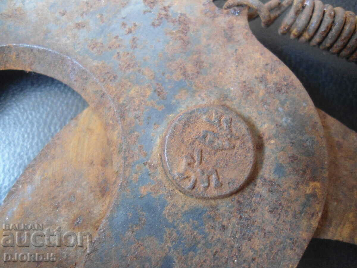 Old pruning shears. - 7