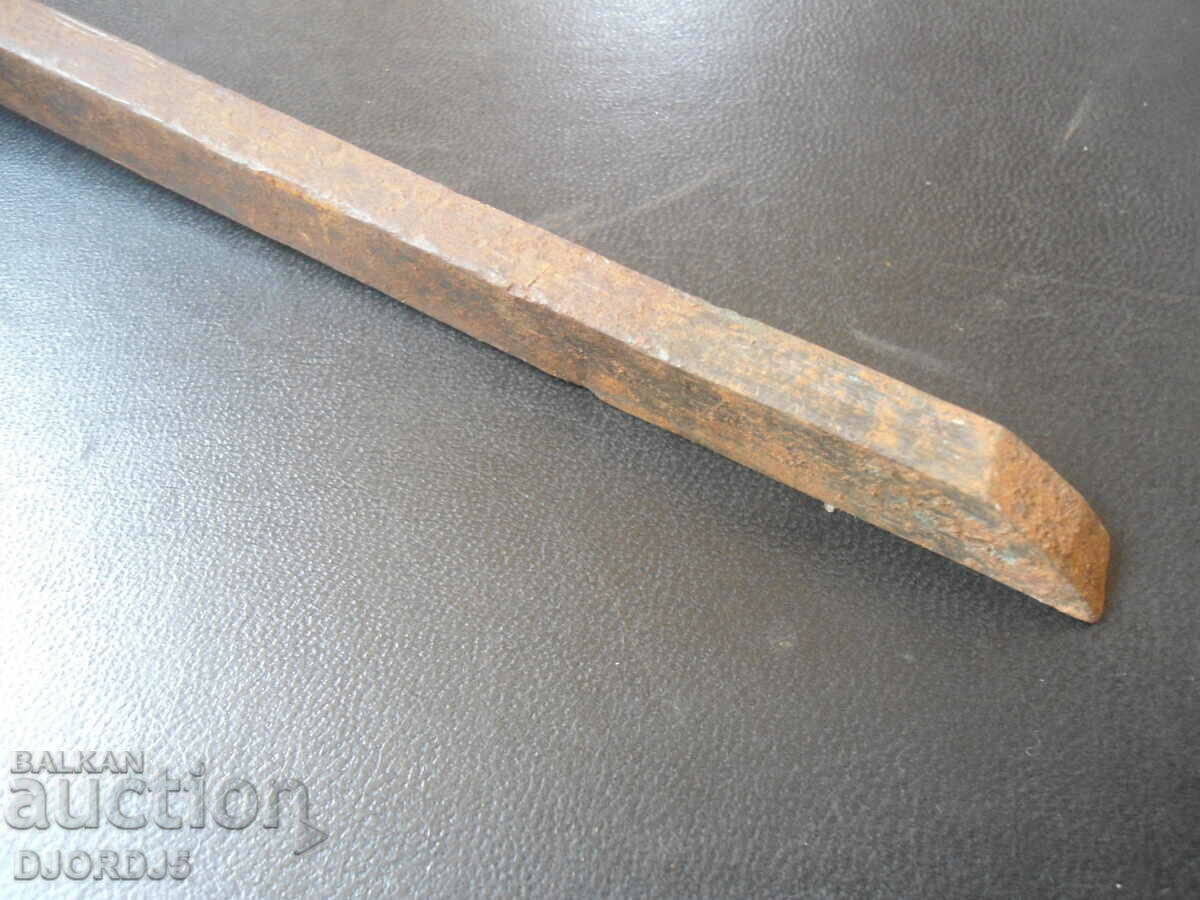 Old chisel with price 5.00 BGN | € 2.56 Old chisel with price 5.00 BGN | € 2.56