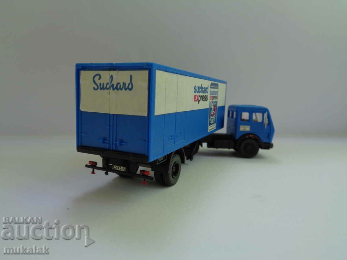 Delivery of PREISER?HERPA?KIBRI? HO 1/87 MERCEDES MODEL TANK TRUCK