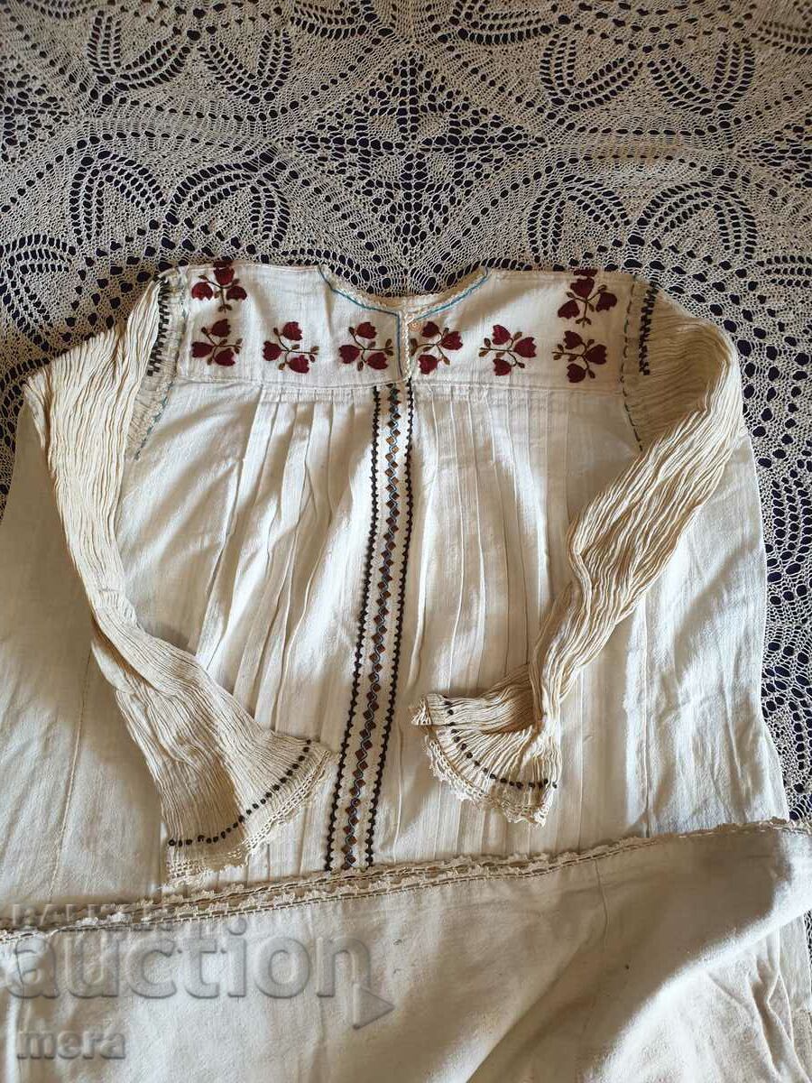 Αυθεντικά λαϊκός πουκάμισο κοστούμι με τιμή 140.00 BGN | € 71.58