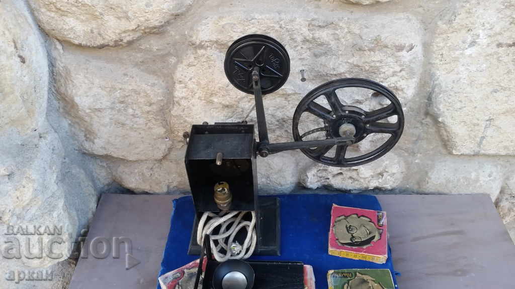 Auction  Old cinema projection apparatus - France - around 1930