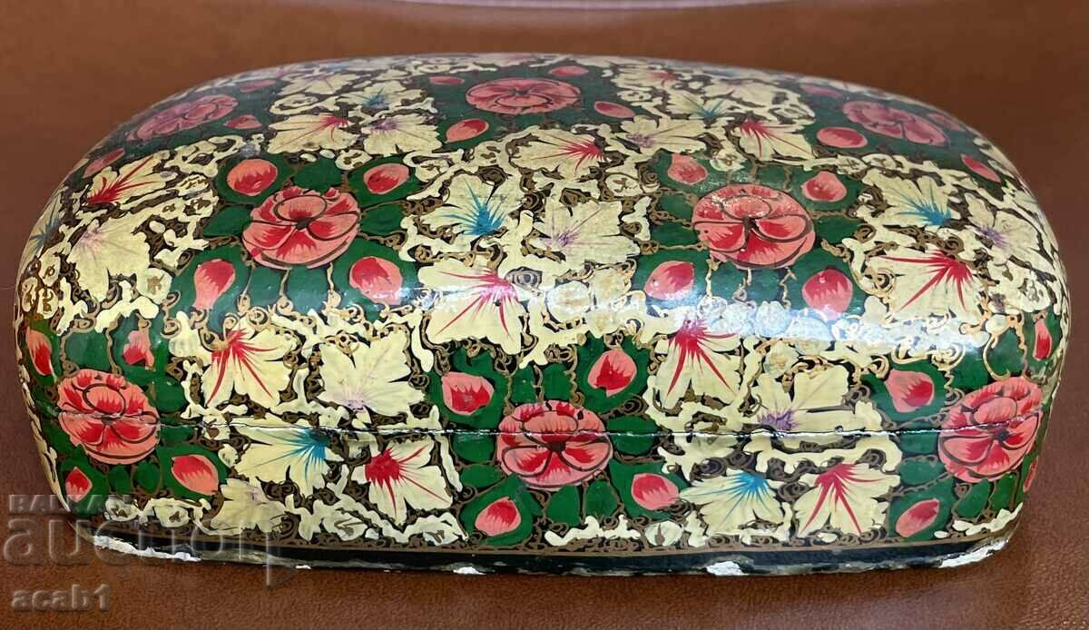 Auction Old jewelry box from the 1940s Auction Old jewelry box from the 1940s