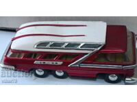 παλιό τουριστικό λεωφορείο από κασσίτερο