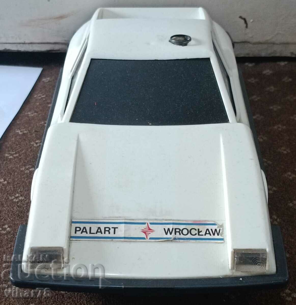 O mașină mare de poliție din plastic cu preț € 49.99 | 97.77 BGN