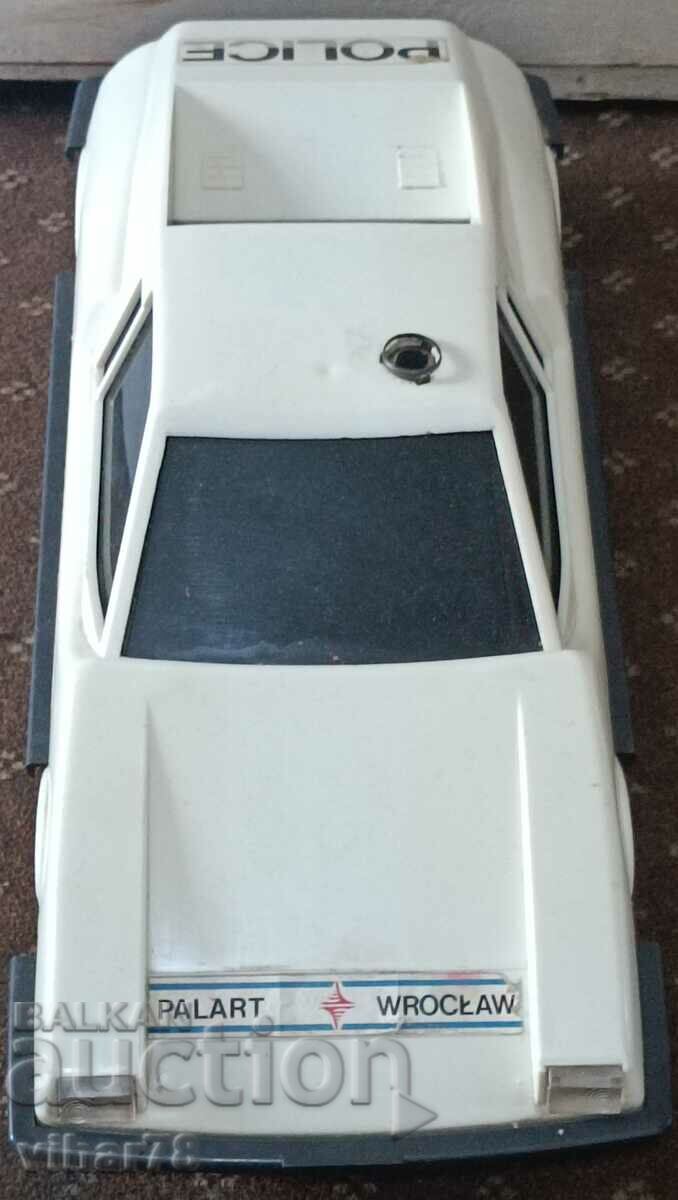 O mașină mare de poliție din plastic - 6