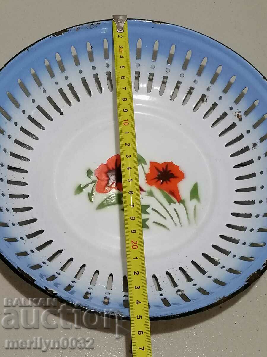 Delivery of Old enamelled bread pan enamel from the 1960s