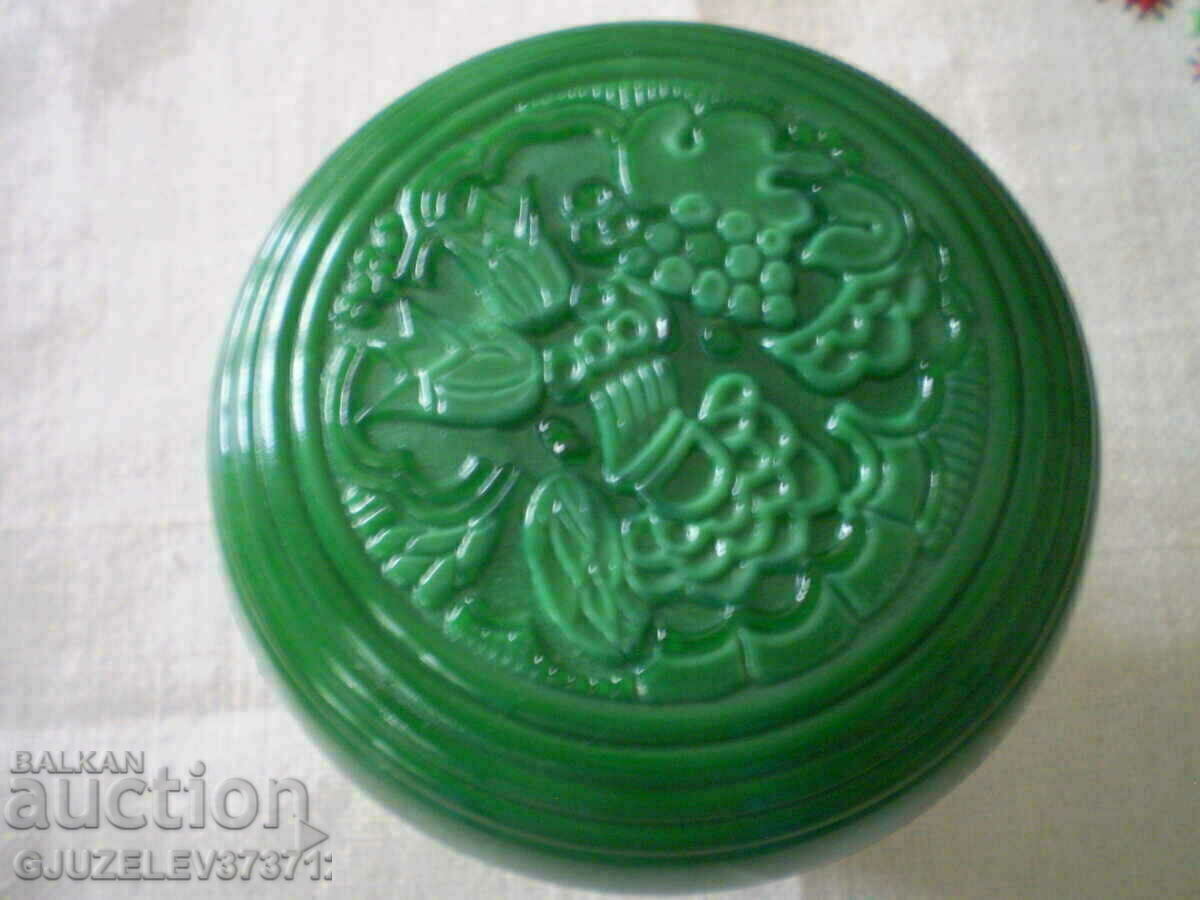 КУТИЯ зА БИЖУТА СТЪКЛО МАЛАХИТ произведено в Чихословакия с цена 139.00 лв. | € 71.07 КУТИЯ зА БИЖУТА СТЪКЛО МАЛАХИТ произведено в Чихословакия с цена 139.00 лв. | € 71.07