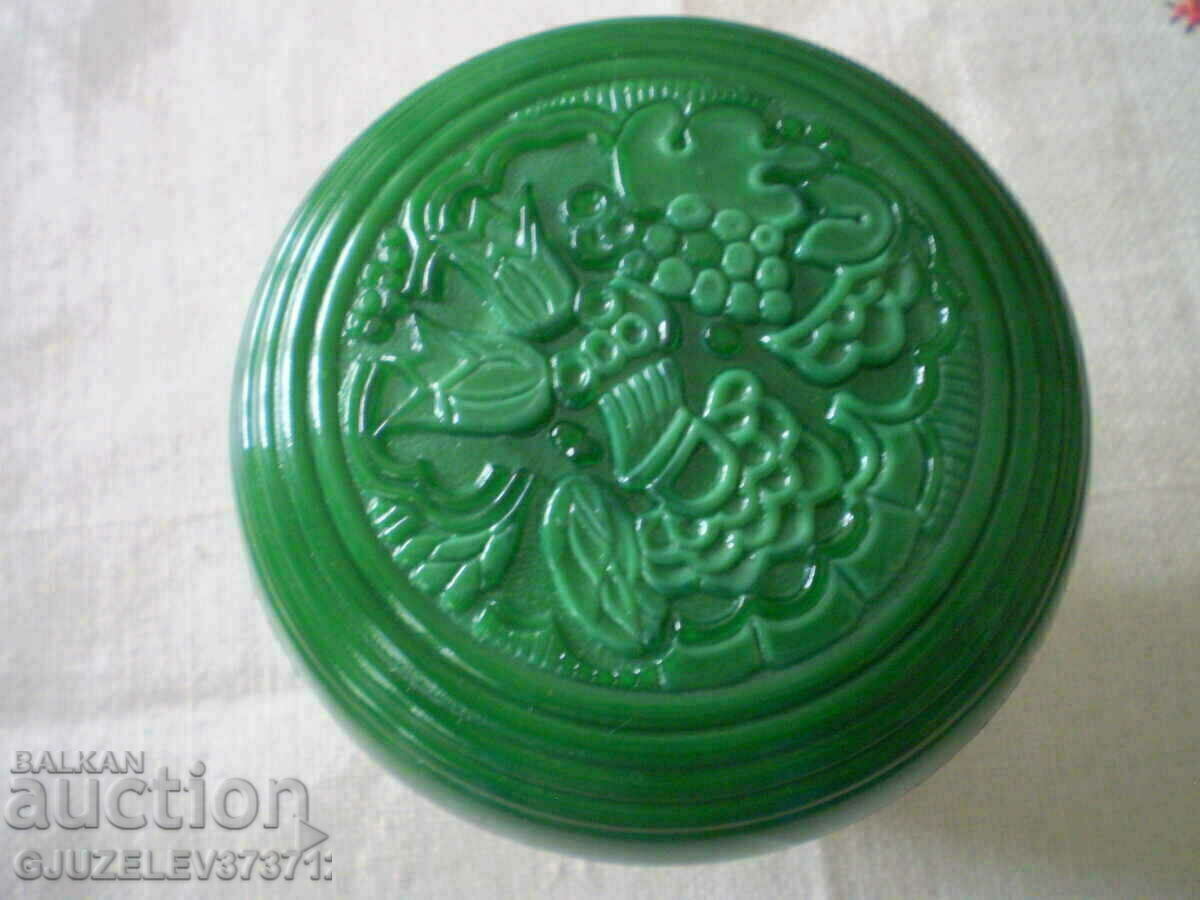 Доставка на КУТИЯ зА БИЖУТА СТЪКЛО МАЛАХИТ произведено в Чихословакия Доставка на КУТИЯ зА БИЖУТА СТЪКЛО МАЛАХИТ произведено в Чихословакия