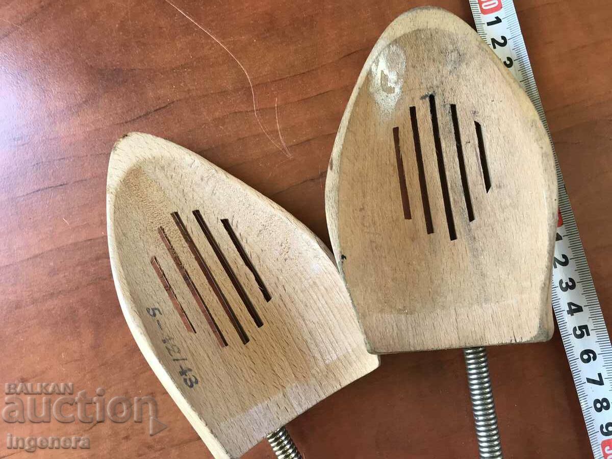 Licitație MOLDE PANTOF MATRICE LEMN MARCA INTINZATOR TARGA Licitație MOLDE PANTOF MATRICE LEMN MARCA INTINZATOR TARGA