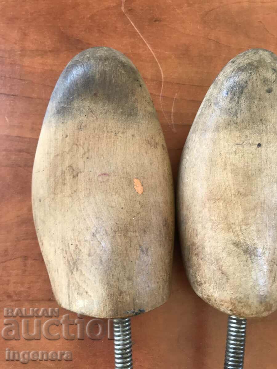 Auction  MOLD SHOE MOLDS WOOD BRANDED TENSIONERS STRETCHERS