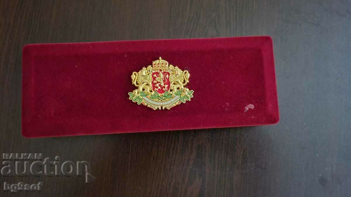 VELVET BOX WITH COAT OF ARMS