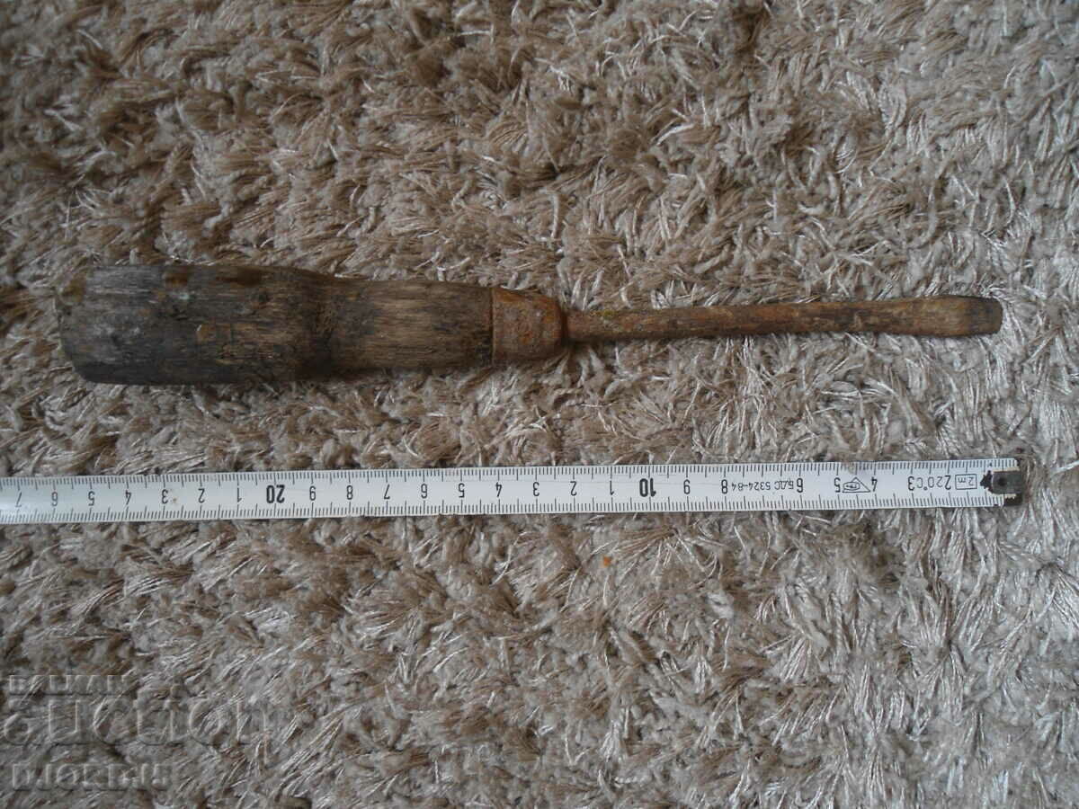 Delivery of Old screwdriver, wooden handle Delivery of Old screwdriver, wooden handle