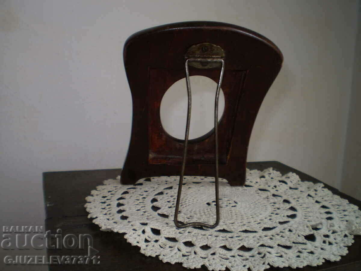 Delivery of Vintage wooden table photo frame