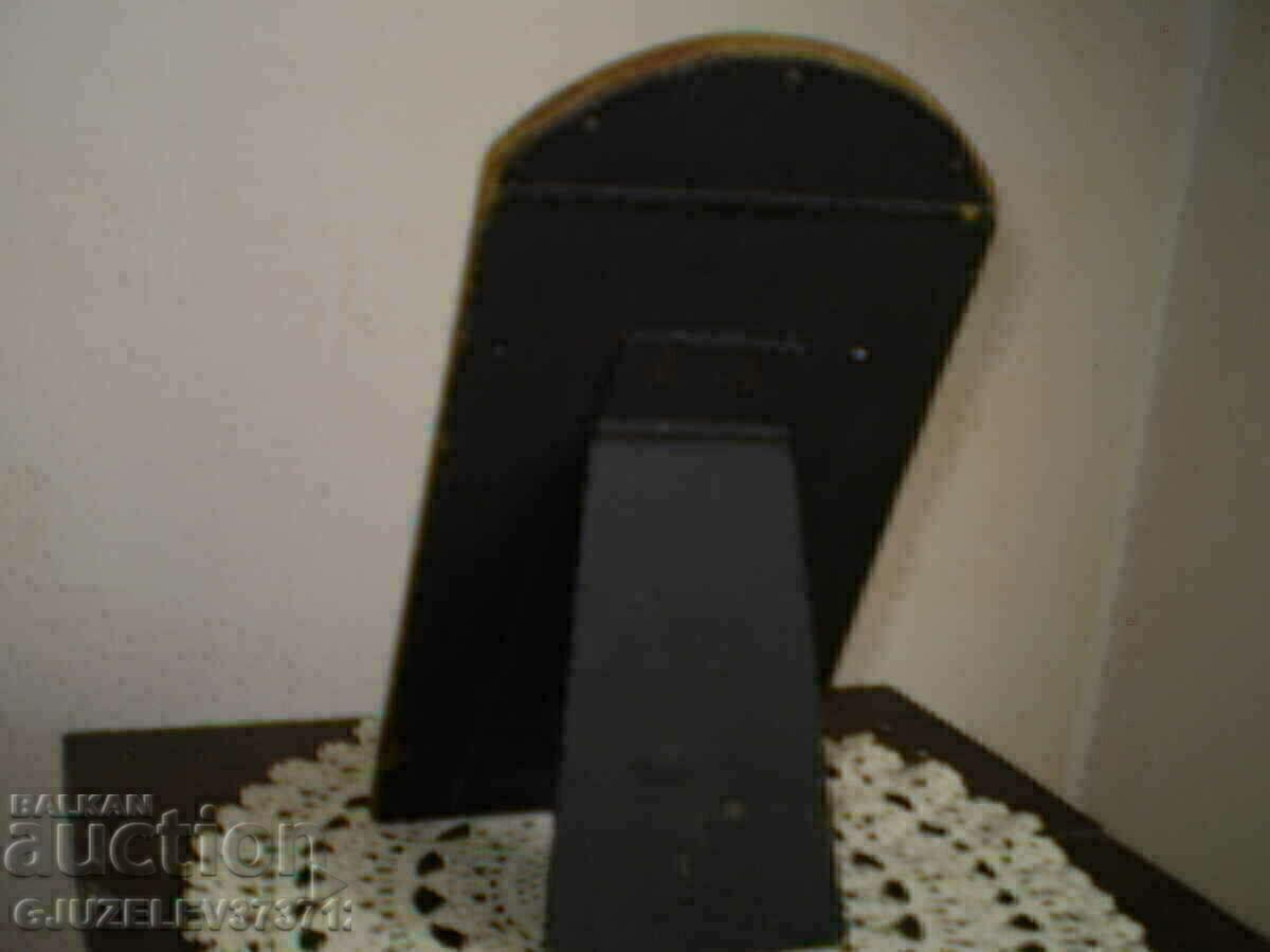 Delivery of Vintage desktop wooden photo frame Delivery of Vintage desktop wooden photo frame