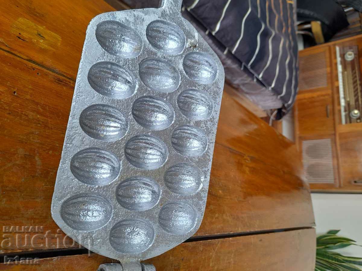 Auction Old device for baking sweets, Nuts Auction Old device for baking sweets, Nuts