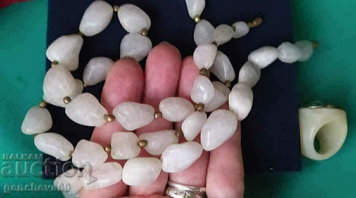 Auction  Necklace and bracelet set made of natural white agate