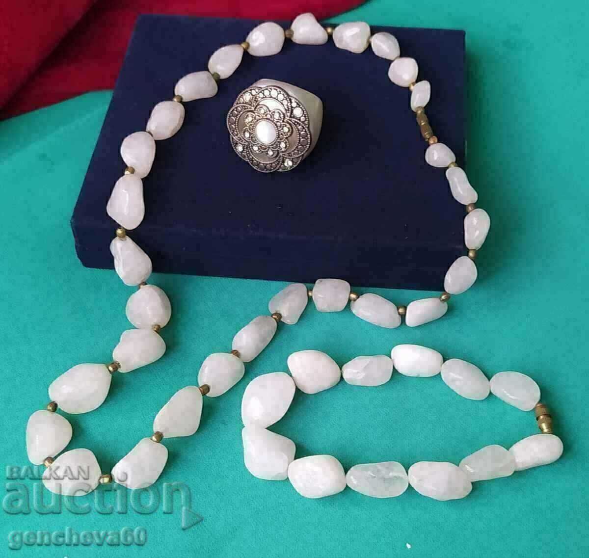 Necklace and bracelet set made of natural white agate