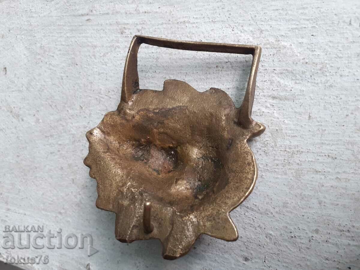 Auction Unique old bronze lion head buckle Auction Unique old bronze lion head buckle