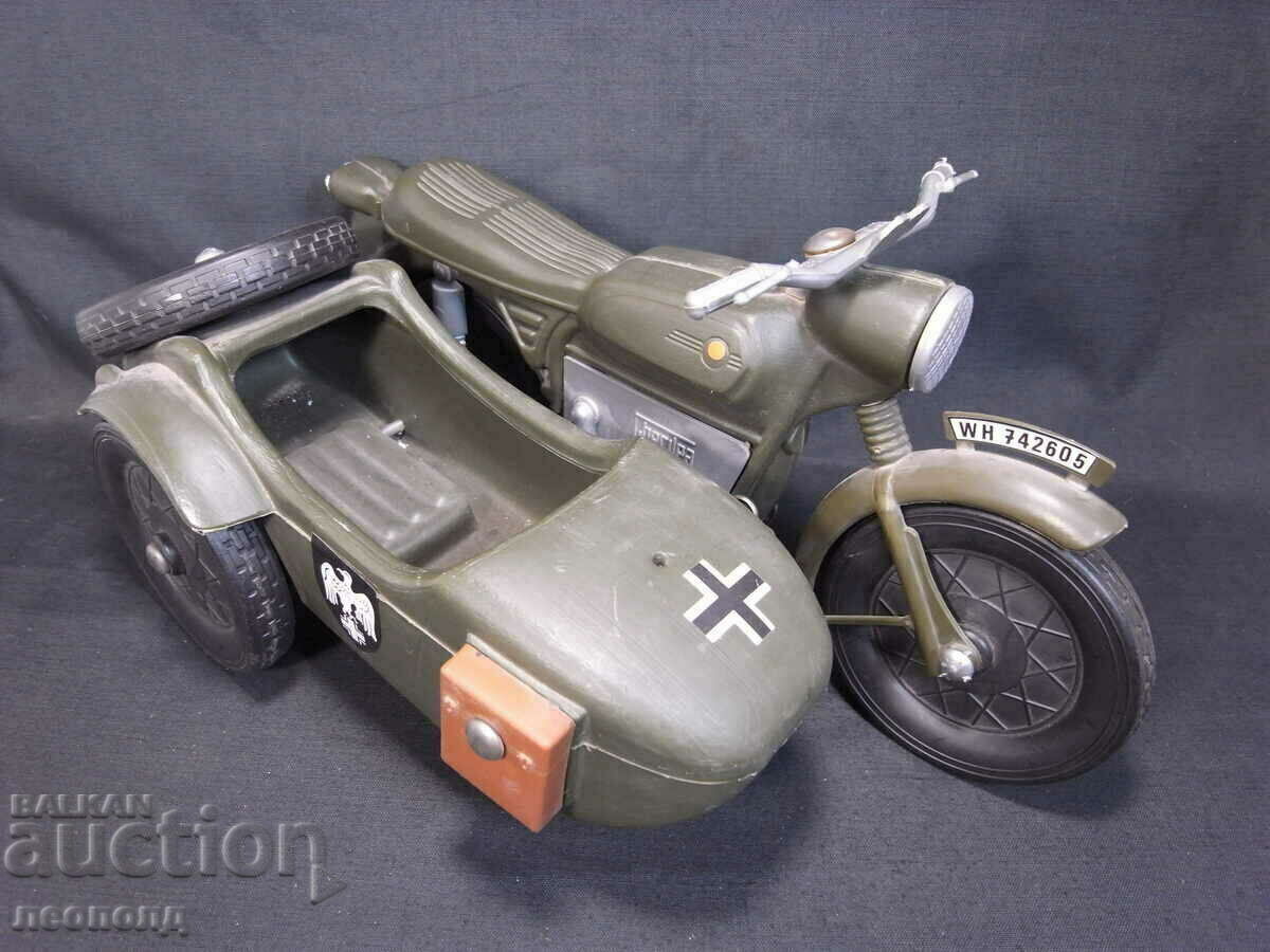 1/6 MOTOCICLETĂ DE JUcăriE VECHE DIN PLASTIC CU COȘ BMW R75 WEHRMACHT