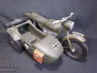 1/6 СТАРА ПЛАСТМАСОВА ИГРАЧКА МОТОР С КОШ BMW R75 WEHRMACHT