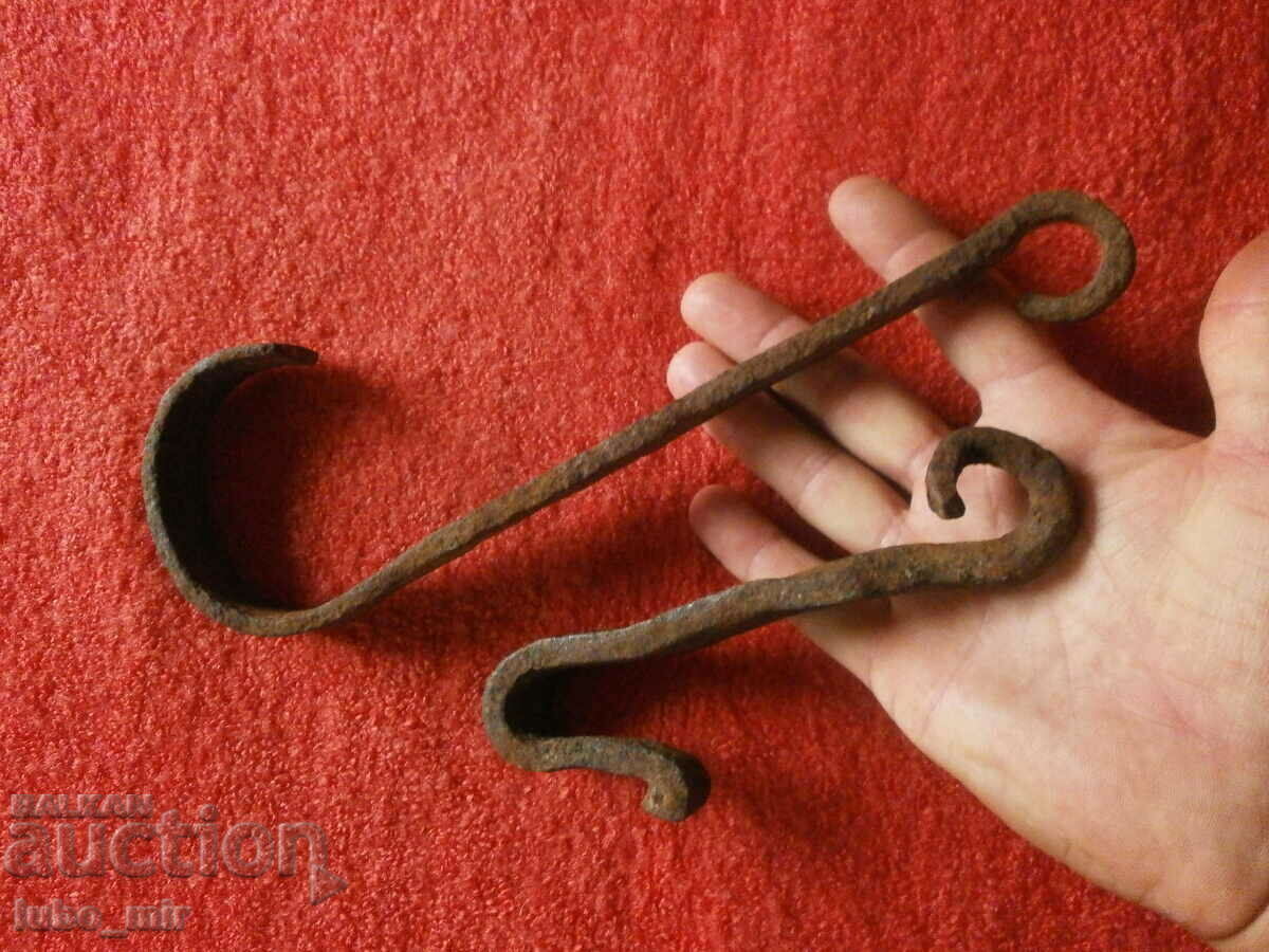 SET OF OLD CHAIN HOOKS FOR FIREPLACE