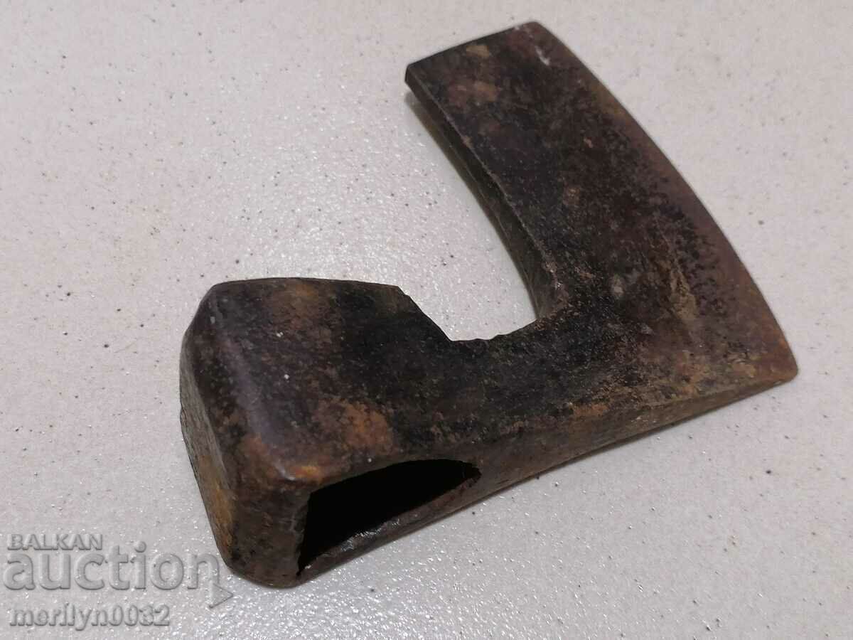 Delivery of Old ax ax hatchet saber blade without sap