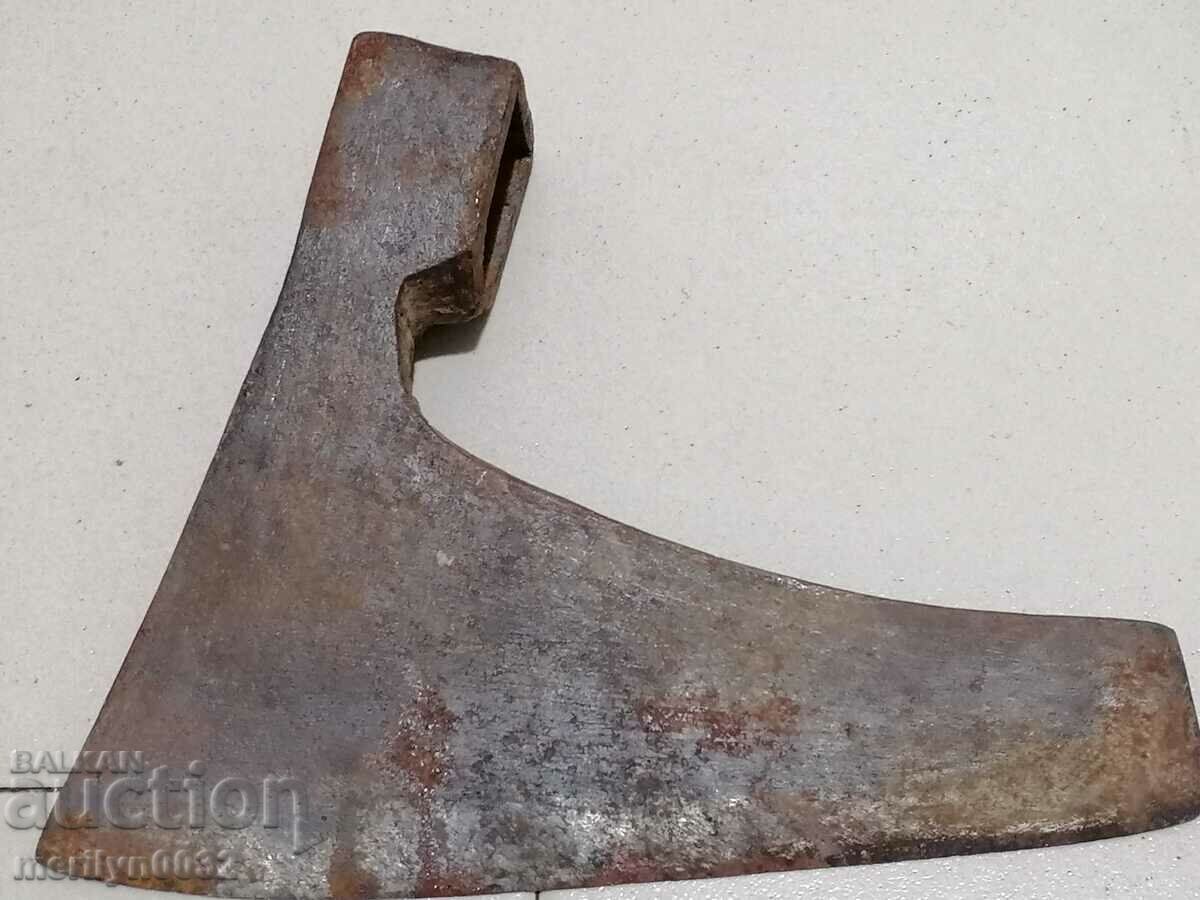 Auction An old ax ax, a top, a satin Auction An old ax ax, a top, a satin