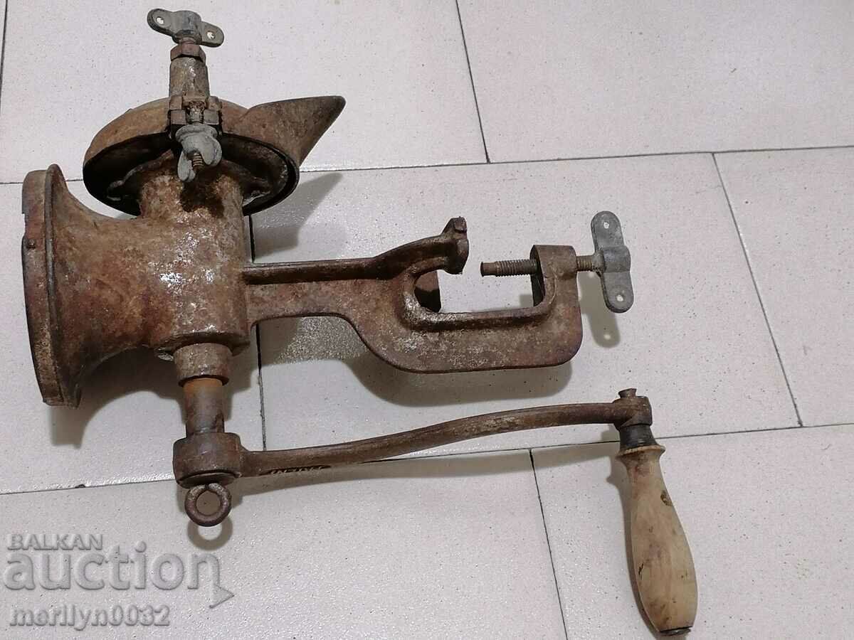 Old meat grinder, mincer with price 99.00 BGN | € 50.62 Old meat grinder, mincer with price 99.00 BGN | € 50.62