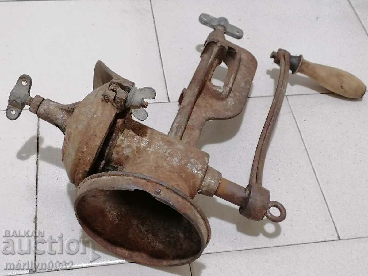 Auction Old meat grinder, mincer Auction Old meat grinder, mincer