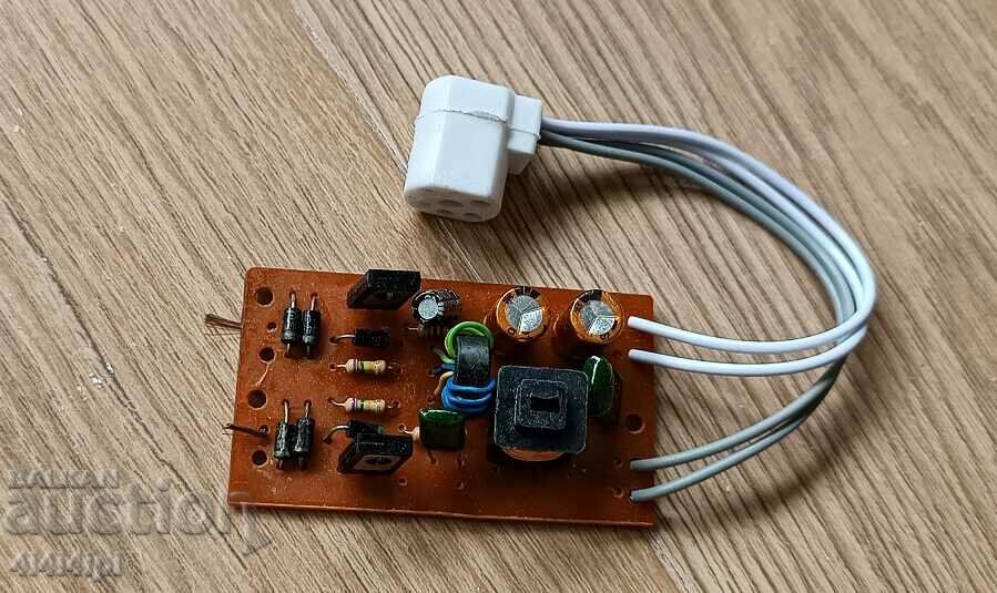 Piese electrice - microcircuite 2 cu preț 5.00 BGN | € 2.56