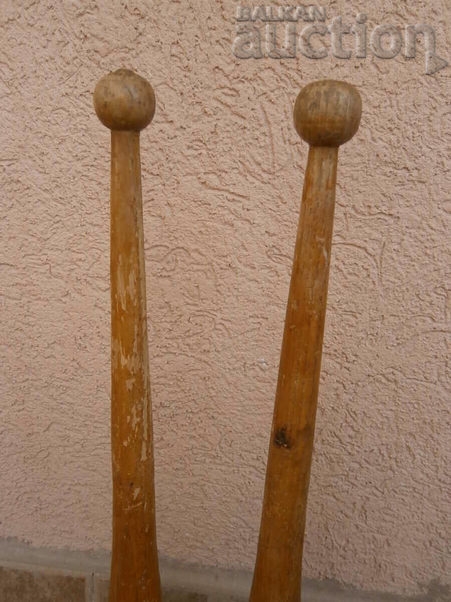 pereche de crose gimnastica ritmica anii 70 anii 80 cu preț 41.00 BGN | € 20.96