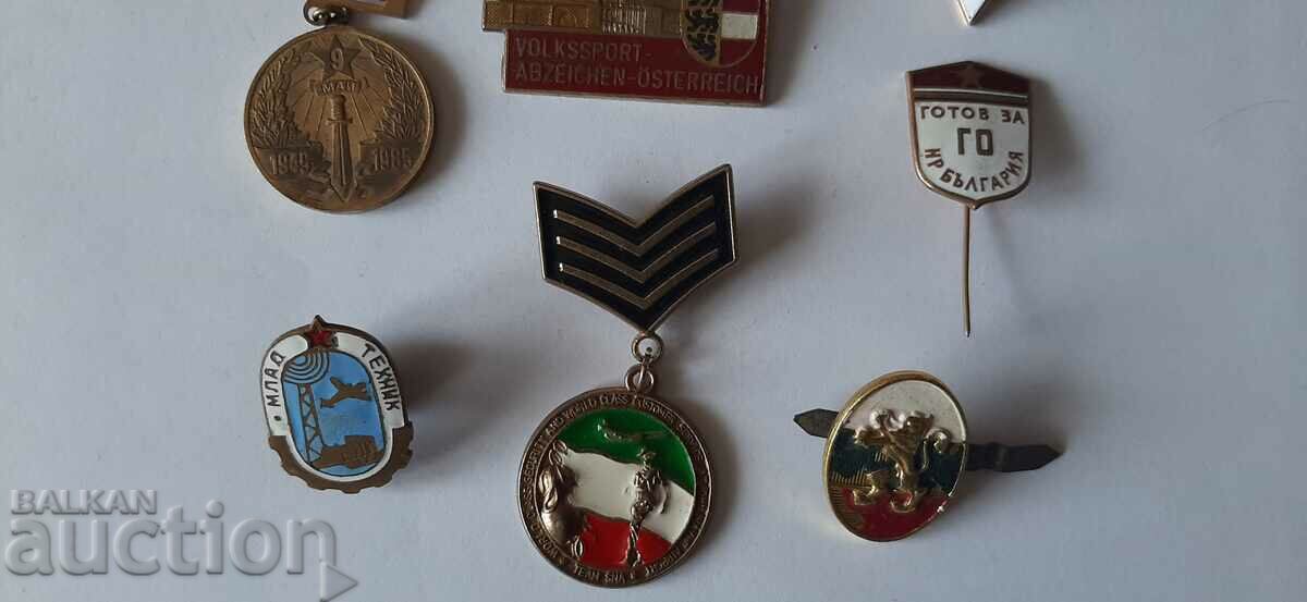 Auction Collected lot of badges, military signs Auction Collected lot of badges, military signs