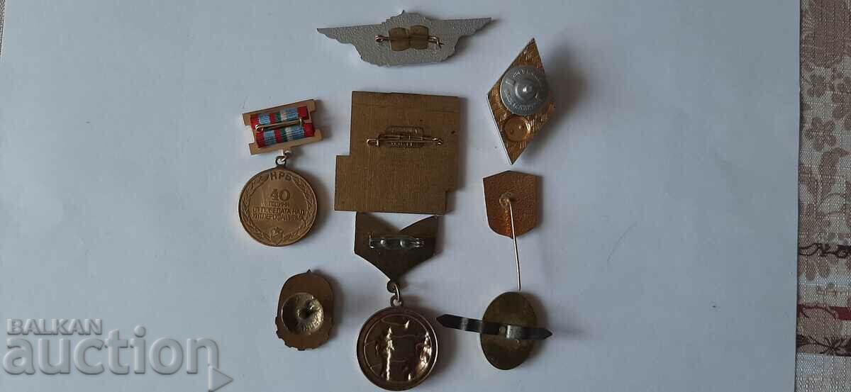 Delivery of Collected lot of badges, military signs Delivery of Collected lot of badges, military signs