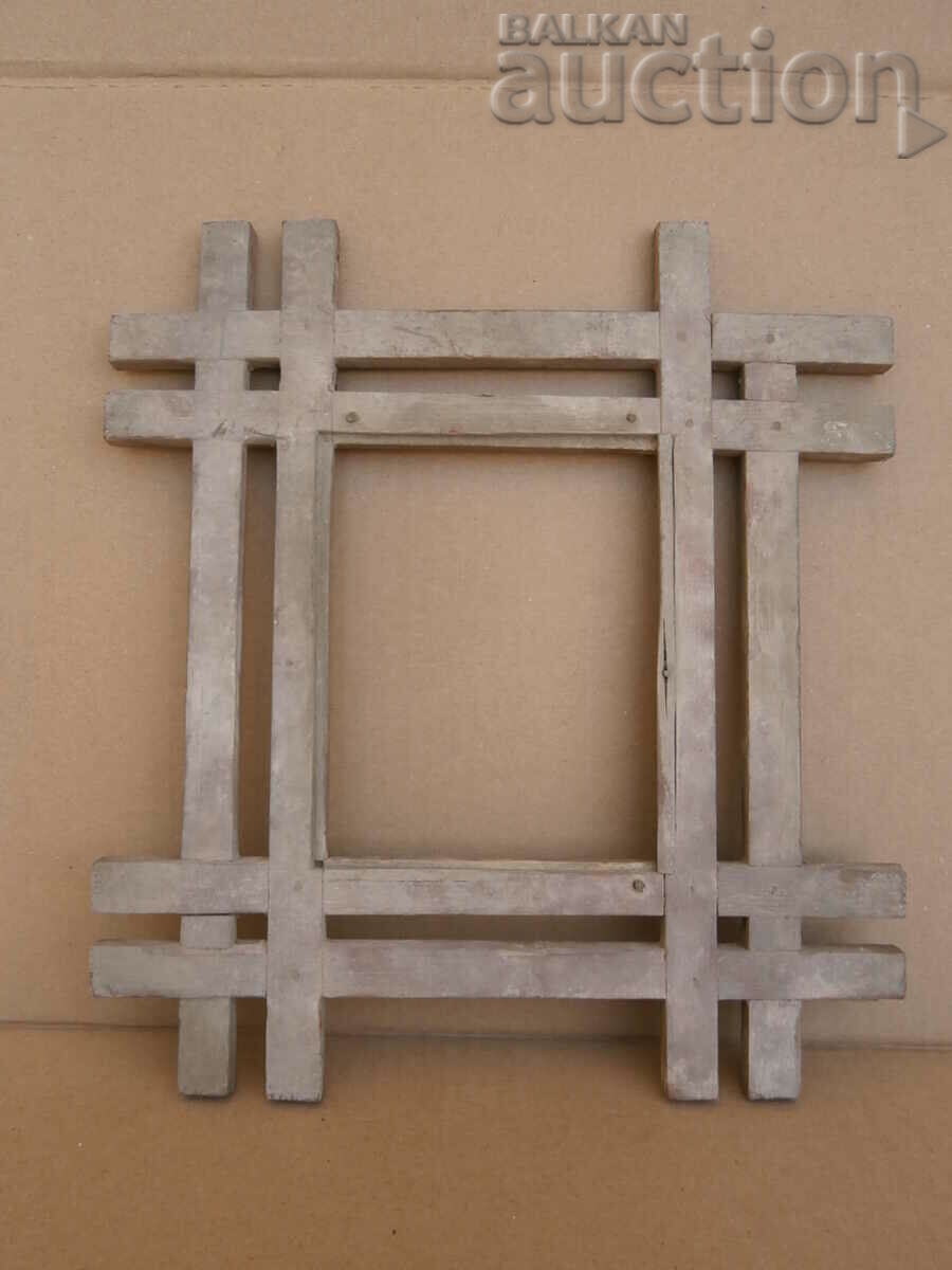 Delivery of vintage wooden photo frame Delivery of vintage wooden photo frame