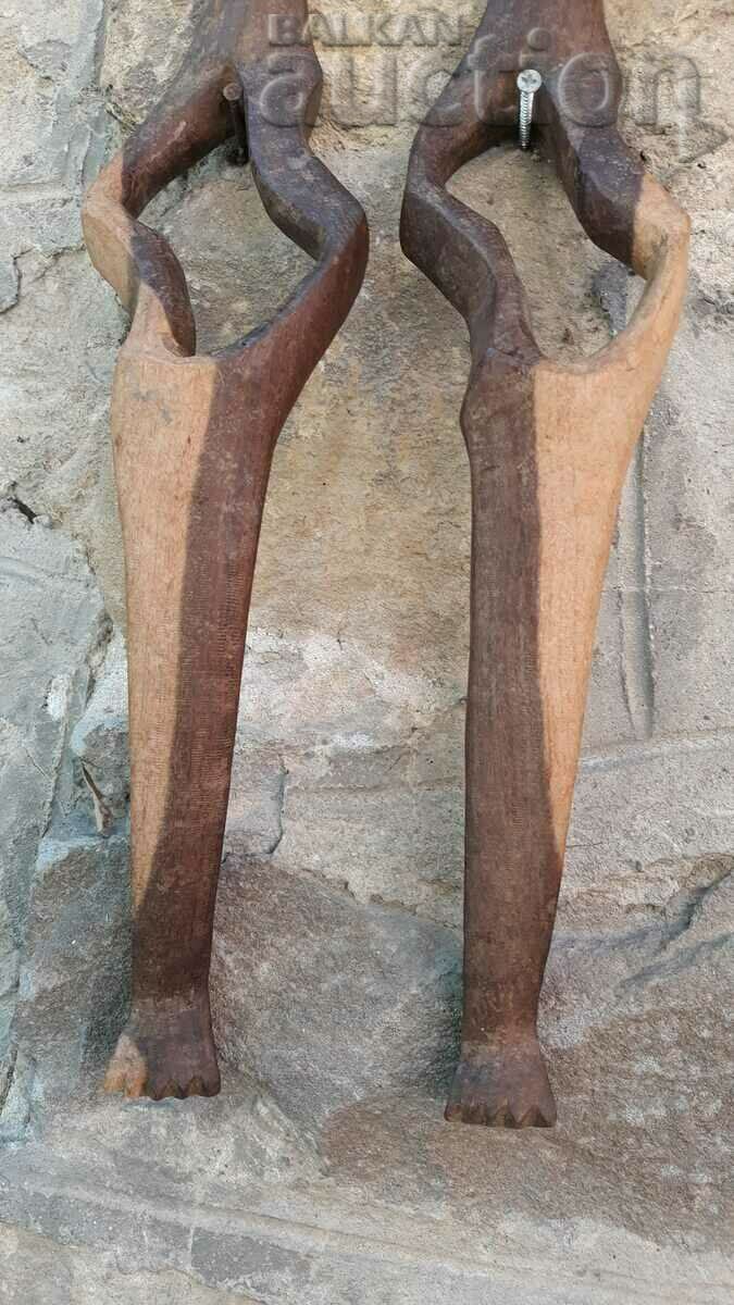 Delivery of ancient primitive wooden figures igbo idol totem lot Delivery of ancient primitive wooden figures igbo idol totem lot