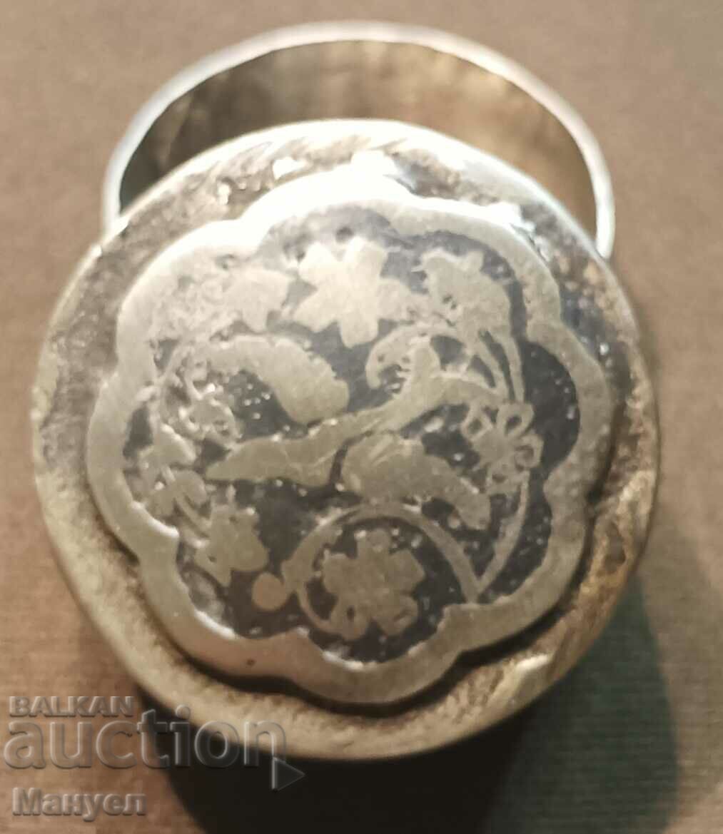 Стара Османска кутийка за енфие,сребро,ниело. с цена 120.00 лв. | € 61.36 Стара Османска кутийка за енфие,сребро,ниело. с цена 120.00 лв. | € 61.36