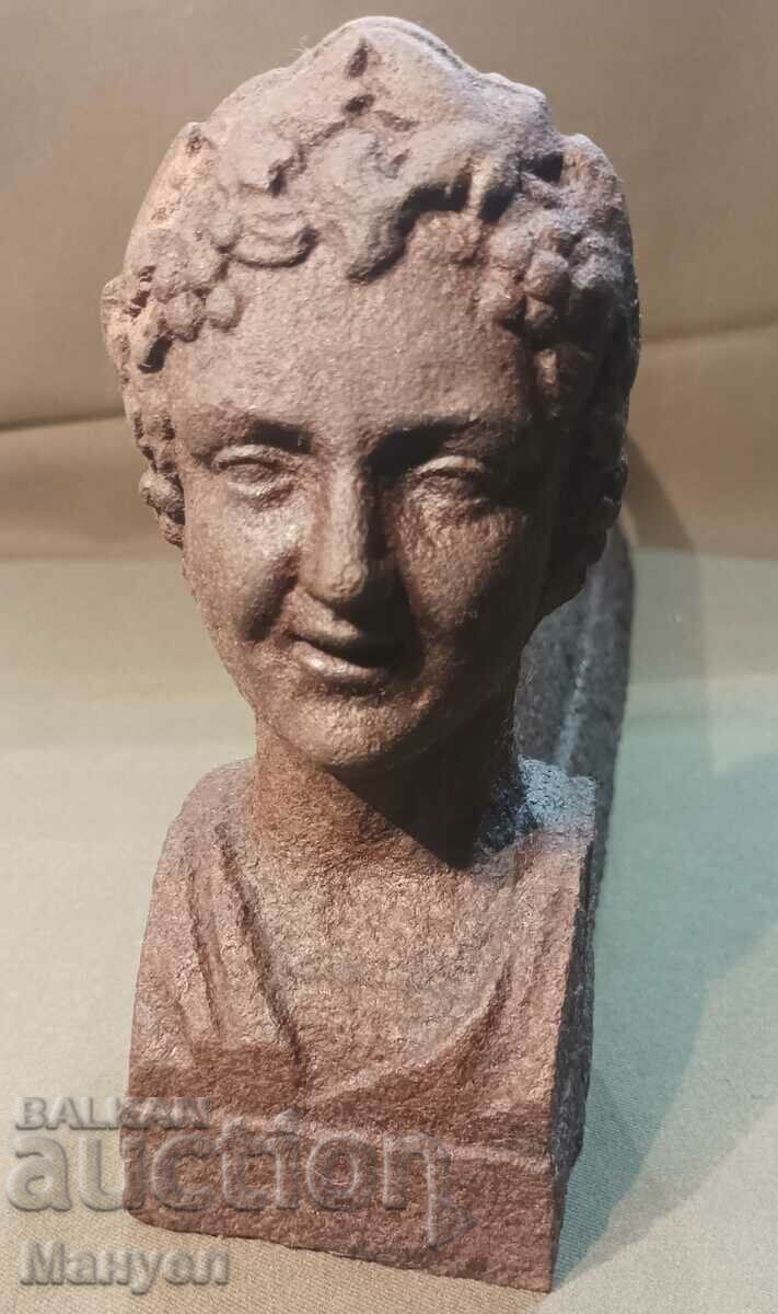 Παλιά βάση τζακιού από χυτοσίδηρο. με τιμή 180.00 BGN | € 92.03